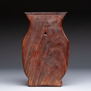 A rare Chinese moulded gourd wall pocket vase with landscape design, Guangxu mark and of the period — photo 3