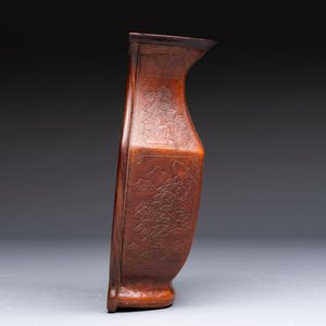 A rare Chinese moulded gourd wall pocket vase with landscape design, Guangxu mark and of the period — photo 4