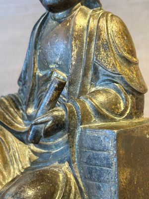 A rare Chinese parcel-gilt and lacquered pewter Guanyin, 17/18th C. — 照片 9