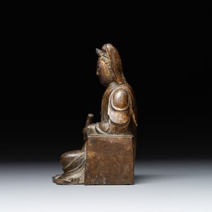 A rare Chinese parcel-gilt and lacquered pewter Guanyin, 17/18th C. — 照片 3