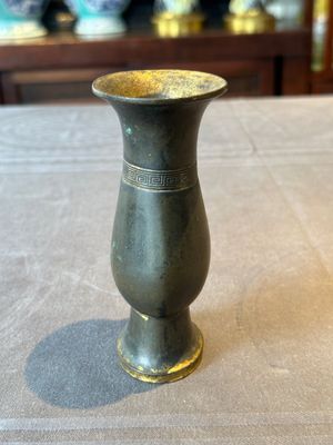 A rare Chinese parcel-gilt bronze ritual wine vessel, 'zhi 觯', Ming — foto 4