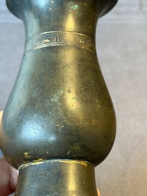A rare Chinese parcel-gilt bronze ritual wine vessel, 'zhi 觯', Ming — foto 7
