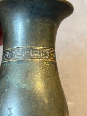 A rare Chinese parcel-gilt bronze ritual wine vessel, 'zhi 觯', Ming — foto 8
