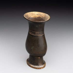 A rare Chinese parcel-gilt bronze ritual wine vessel, 'zhi 觯', Ming — foto 5