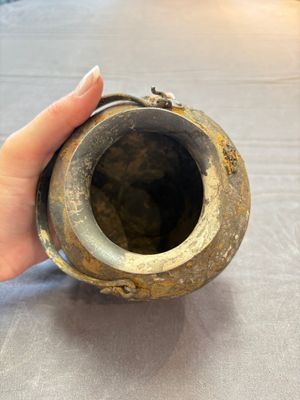 A rare Chinese parcel-gilt silver handled jar with floral scroll design, Tang — 照片 5