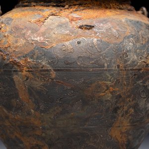 A rare Chinese parcel-gilt silver handled jar with floral scroll design, Tang — 照片 9