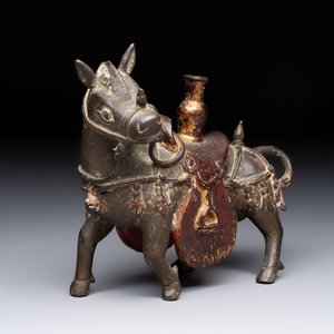 A rare Chinese partly gilt-lacquered bronze horse-from incense holder, Yuan/early Ming — 照片 1