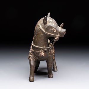 A rare Chinese partly gilt-lacquered bronze horse-from incense holder, Yuan/early Ming — 照片 3