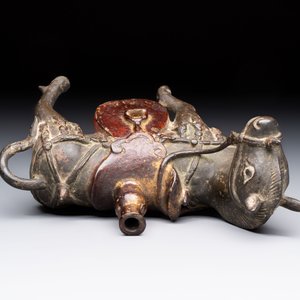 A rare Chinese partly gilt-lacquered bronze horse-from incense holder, Yuan/early Ming — 照片 6