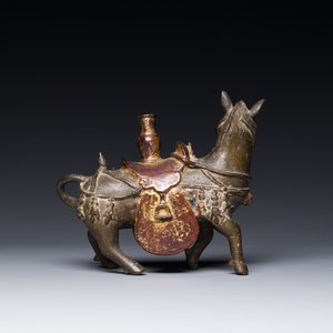 A rare Chinese partly lacquered and gilt bronze incense holder in the shape of a horse, Yuan/early Ming — foto 4