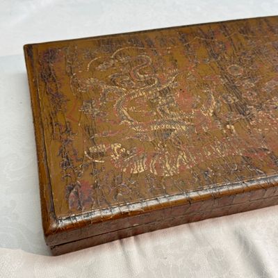 A rare Chinese polychrome and gilt-decorated lacquer rectangular box and cover with dragons — photo 6