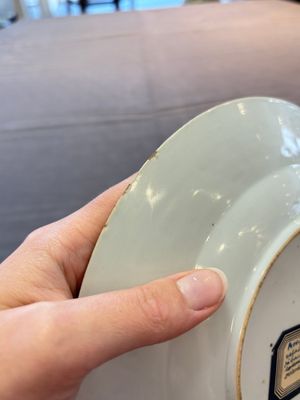 A rare Chinese polychrome 'Commedia dell'arte' 'South Sea Bubble' plate, Yongzheng, ca. 1720-1725 — 照片 14