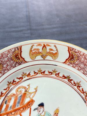 A rare Chinese polychrome 'Commedia dell'arte' 'South Sea Bubble' plate, Yongzheng, ca. 1720-1725 — 照片 3