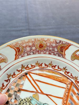 A rare Chinese polychrome 'Commedia dell'arte' 'South Sea Bubble' plate, Yongzheng, ca. 1720-1725 — 照片 8