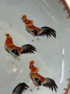 A rare Chinese polychrome enamelled 'roosters' dish, Qianlong — 照片 5