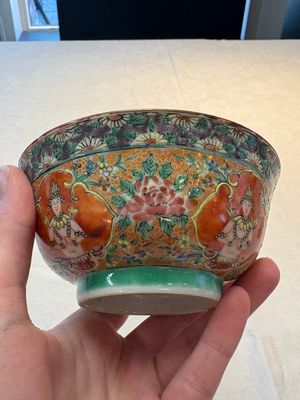 A rare Chinese polychrome orange-ground Bencharong 'Thepphanom' bowl and cover for the Thai market, 19th C. — photo 5
