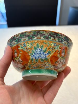 A rare Chinese polychrome orange-ground Bencharong 'Thepphanom' bowl and cover for the Thai market, 19th C. — photo 7