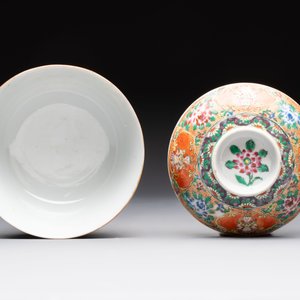 A rare Chinese polychrome orange-ground Bencharong 'Thepphanom' bowl and cover for the Thai market, 19th C. — photo 7