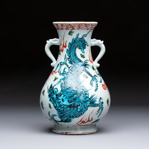 A rare Chinese polychrome Swatow 'Dragon' vase, Ming — photo 1