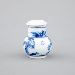 Une saupoudreuse miniature en porcelaine de Chine bleu et blanc, Kangxi, ca. 1700 — photo 5