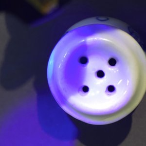 Une saupoudreuse miniature en porcelaine de Chine bleu et blanc, Kangxi, ca. 1700 — photo 8