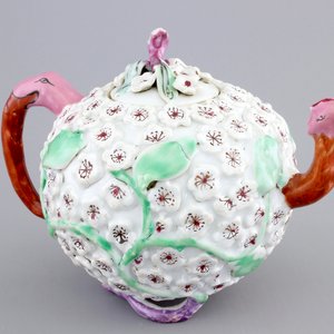 A rare Chinese porcelain famille rose bird-shaped teapot, Yongzheng-Qianlong, 18th C. — foto 1