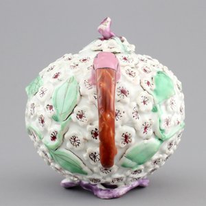 A rare Chinese porcelain famille rose bird-shaped teapot, Yongzheng-Qianlong, 18th C. — foto 5