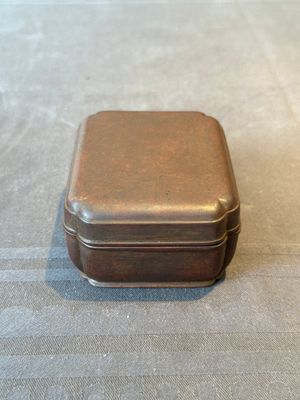 A rare Chinese rectangular bronze box and cover, Ming — foto 2