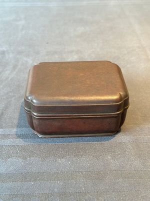 A rare Chinese rectangular bronze box and cover, Ming — foto 3