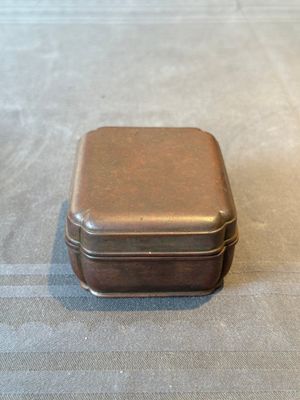 A rare Chinese rectangular bronze box and cover, Ming — foto 4