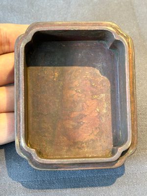 A rare Chinese rectangular bronze box and cover, Ming — foto 9