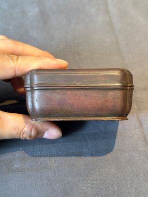 A rare Chinese rectangular bronze box and cover, Ming — foto 10