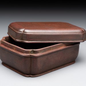 A rare Chinese rectangular bronze box and cover, Ming — foto 2
