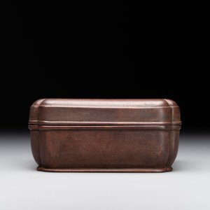A rare Chinese rectangular bronze box and cover, Ming — foto 4