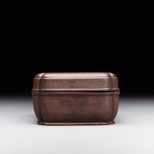 A rare Chinese rectangular bronze box and cover, Ming — foto 5