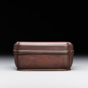 A rare Chinese rectangular bronze box and cover, Ming — foto 6