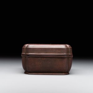 A rare Chinese rectangular bronze box and cover, Ming — foto 7