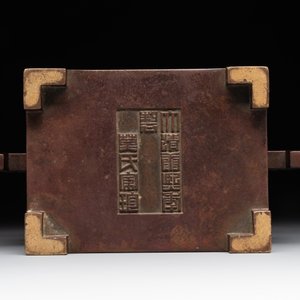 A rare Chinese rectangular bronze censer, Mo Shi Jia Zhen 莫氏家珍 mark, Kangxi mark and of the period — photo 9