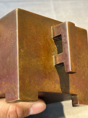 A rare Chinese rectangular bronze censer, Mo Shi Jia Zhen 莫氏家珍 mark, Kangxi mark and of the period — photo 11