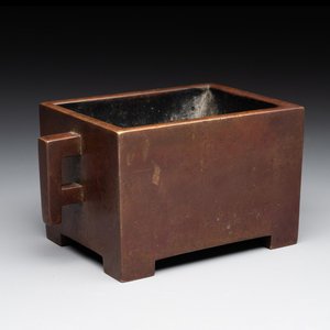 A rare Chinese rectangular bronze censer, Mo Shi Jia Zhen 莫氏家珍 mark, Kangxi mark and of the period — photo 1