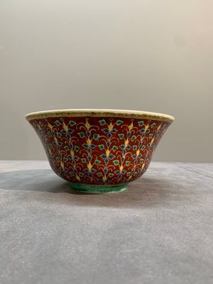 A rare Chinese red-ground Bencharong bowl for the Thai market, 玩玉 Wan Yu Mark, 19th C. — photo 5