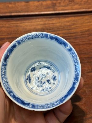 A rare Chinese reticulated double-walled blue and white cup, Kangxi — 照片 3