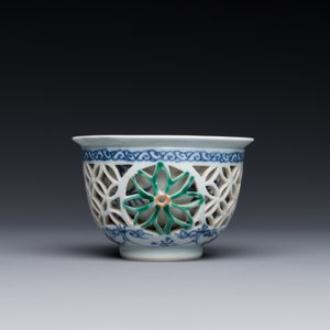 A rare Chinese reticulated double-walled famille verte cup, Kangxi — photo 4