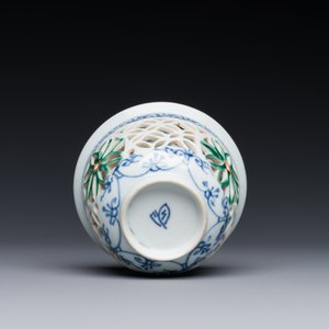 A rare Chinese reticulated double-walled famille verte cup, Kangxi — photo 5