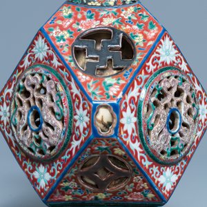 A rare Chinese reticulated famille rose revolving vase, 19/20th C. — 照片 13