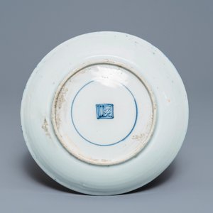 A rare Chinese reverse-decorated 'magpie and prunus' plate, Transitional period — photo 2