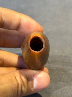 A rare Chinese rhinoceros horn snuff bottle in the shape of a Buddha hand, 19th C. — foto 5