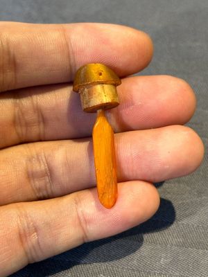 A rare Chinese rhinoceros horn snuff bottle in the shape of a Buddha hand, 19th C. — foto 7