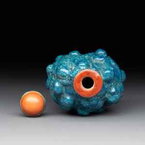 A rare Chinese robin's-egg-glazed moulded '18 Luohan' snuff bottle, 19th C. — photo 5