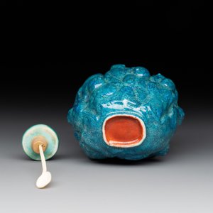 A rare Chinese robin's-egg-glazed moulded '18 Luohan' snuff bottle, 19th C. — photo 6